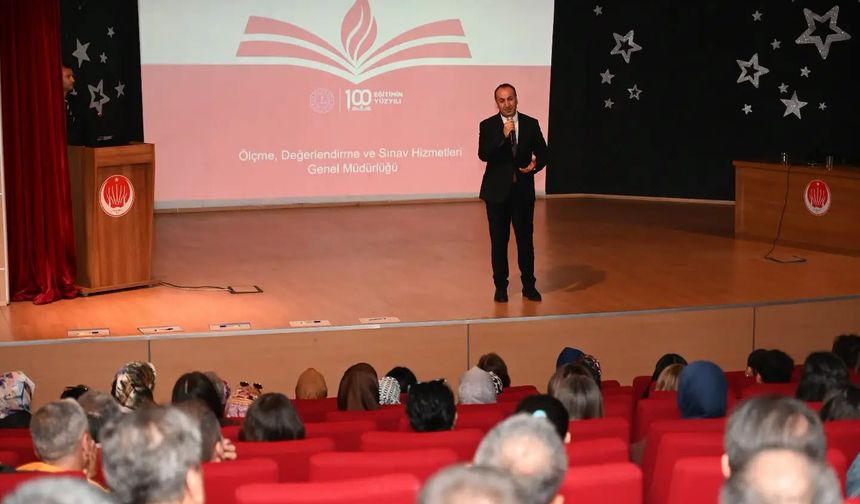 Yeni EBA ve ortak sınavlar, Uşak'taki toplantıda detaylıca konuşuldu