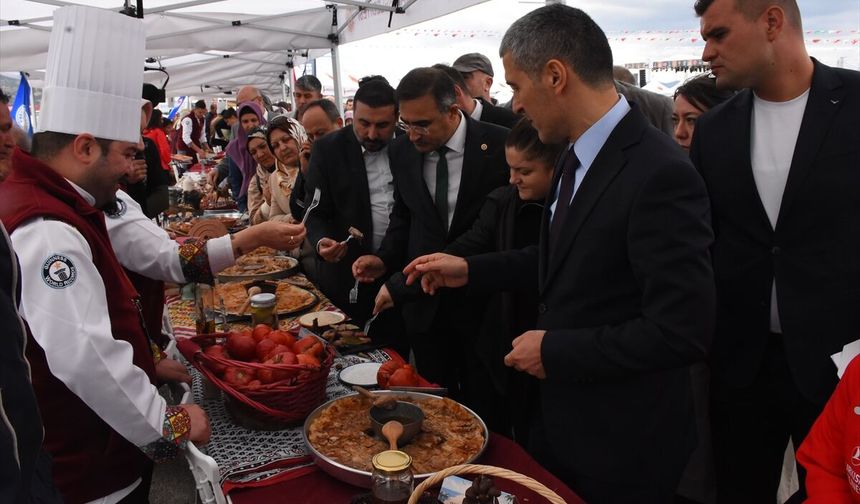 Afyon'da kurulan Anadolu Sofrası, Rusya'nın rekorunu egale etti