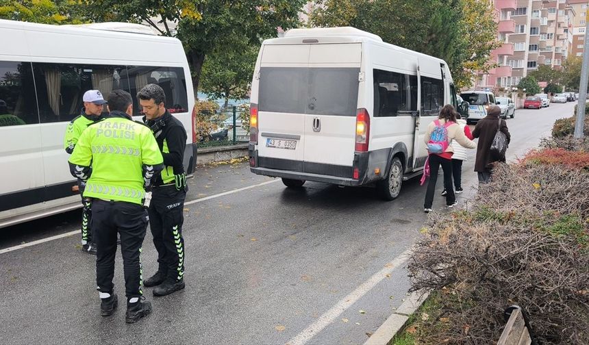 Kütahya'daki servis sürücüsü dur ihtarına uymadı!
