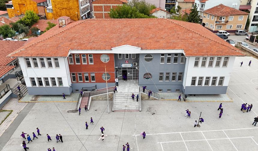 Uşak'ta 102 yıldır eğitime devam eden Gazi Mustafa Kemal İlkokulu, 638 öğrenciyi geleceğe hazırlıyor