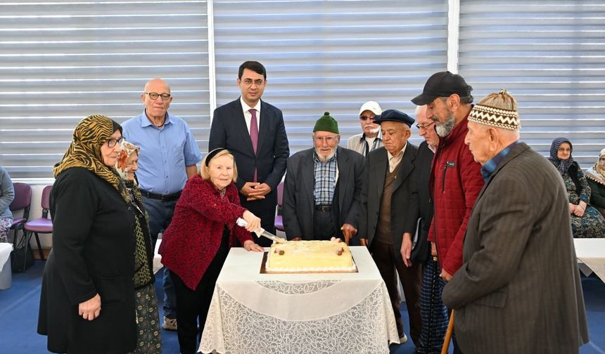 Uşak Valisi Kartal, Huzurevi sakinleriyle buluştu