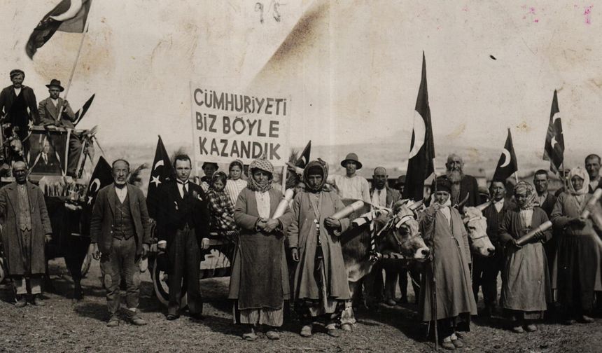 Uşak'ın merkezinde çekilen Cumhuriyet'in sembol fotoğrafı!