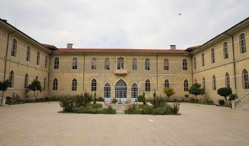 Atatürk'ü ağırlayan Denizli Lisesi, 152 yıldır eğitim ve öğretime devam ediyor