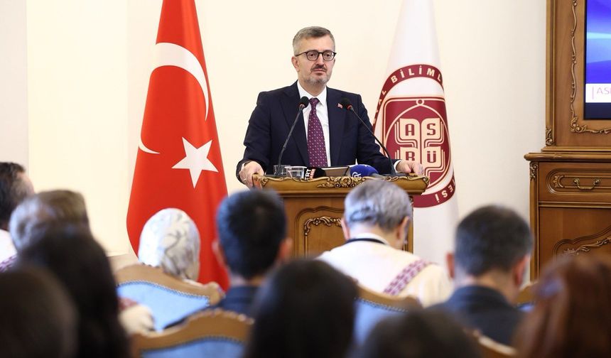 Duran, Ankara Sosyal Bilimler Üniversitesi'nde yılın ilk dersini verdi