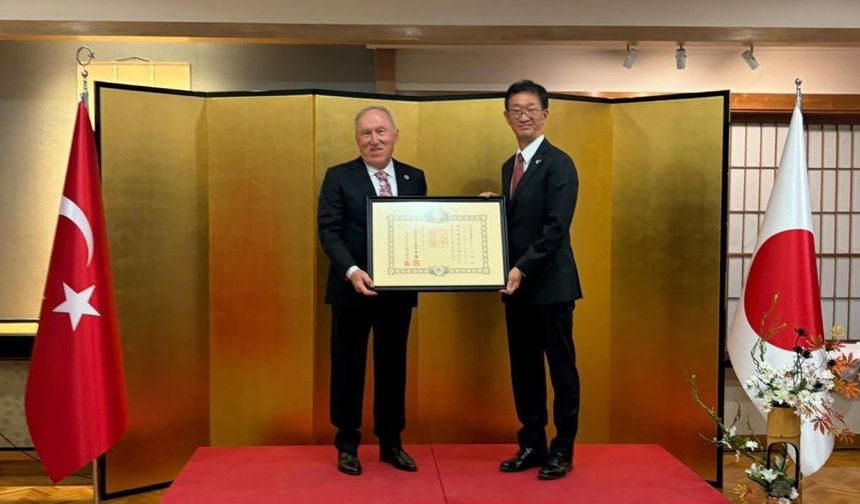 Aslen Uşaklı olan Emekli Büyükelçi Hasan Murat Mercan'a Japonya'dan devlet nişanı