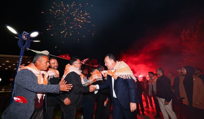 Manisa Belediye Başkanı: Süslü salonlarda değil, vatandaşın arasında olacağız
