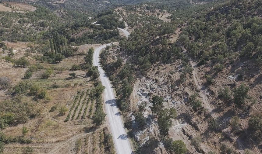 Demirci'de 12 mahalleyi bağlayan Karadaş yolu tamamlandı