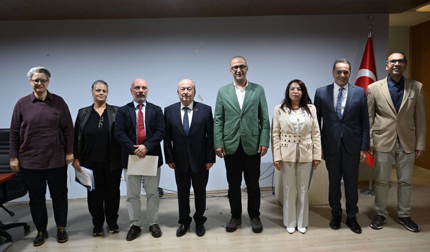 Uşak Üniversitesi'nde Cumhuriyet'in 103'üncü yılı için panel