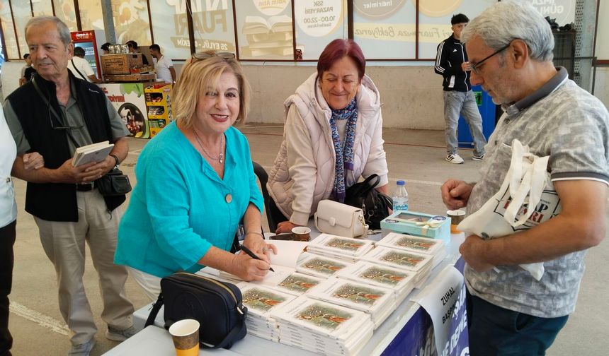 Zuhal Başpınar'ın Sobelenmiş Dizeler kitabı, Uşak Kitap Fuarı'nda ilgi görüyor