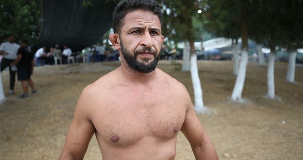 Atom Karınca lakaplı Cemal Cumbur, iri rakiplerini de yıkıyor