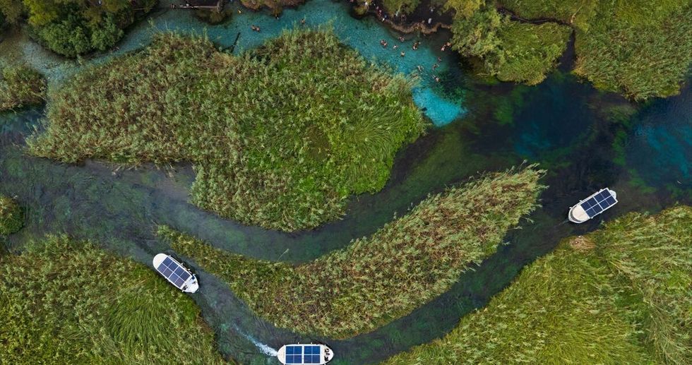 Ula Akkaya'daki Azmak Nehri'nin çevresindeki güzellik! Tekne turlarına yoğun ilgi!