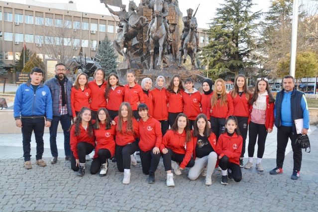 Selvioğluspor Kadın Futbol Takımı Eskişehir’ den namağlup döndü