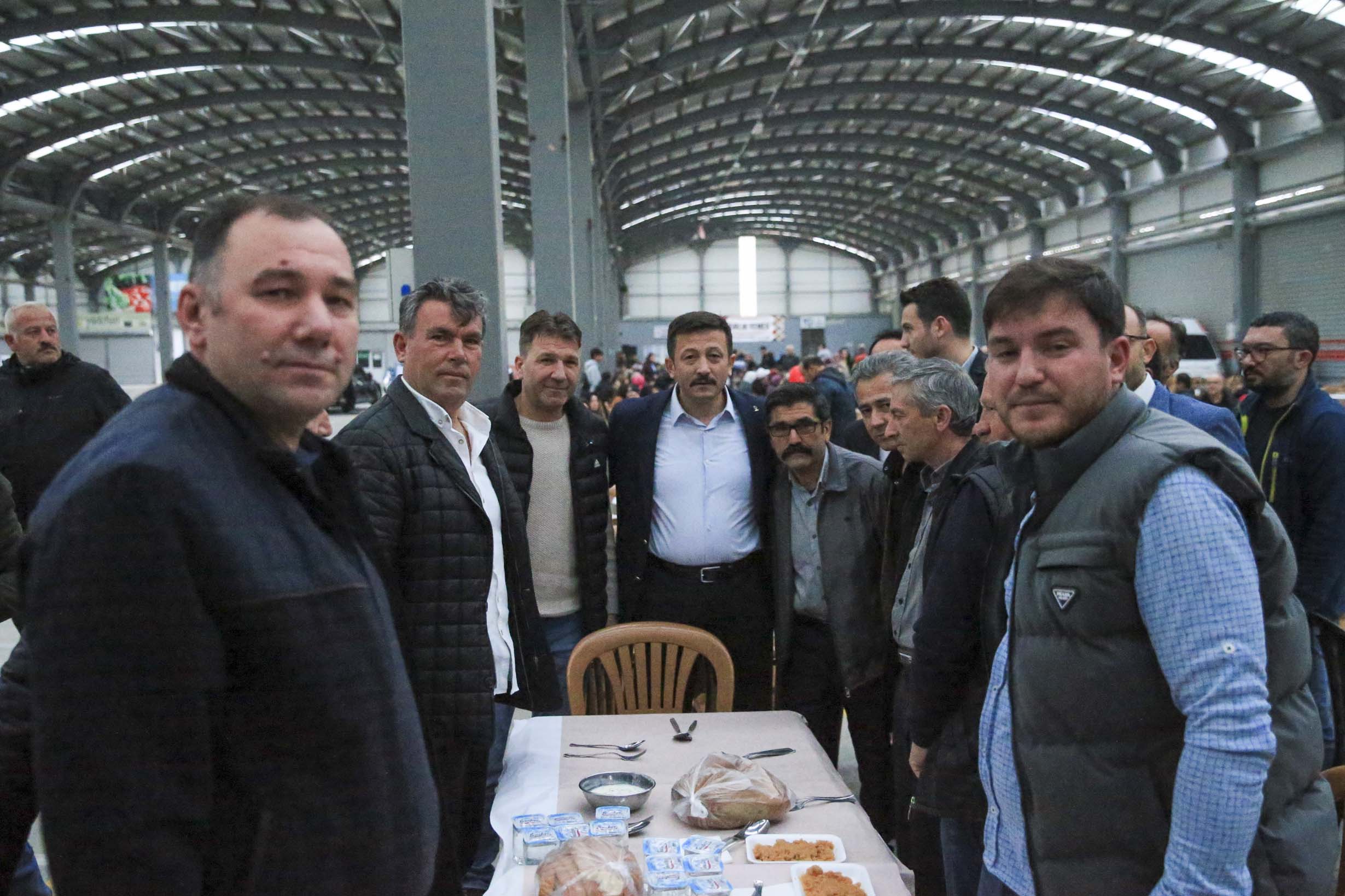 AA-20230416-30871922-30871920-AK_PARTI_GENEL_BASKAN_YARDIMCISI_DAG_USAKTA_IFTAR_PROGRAMINA_KATILDI