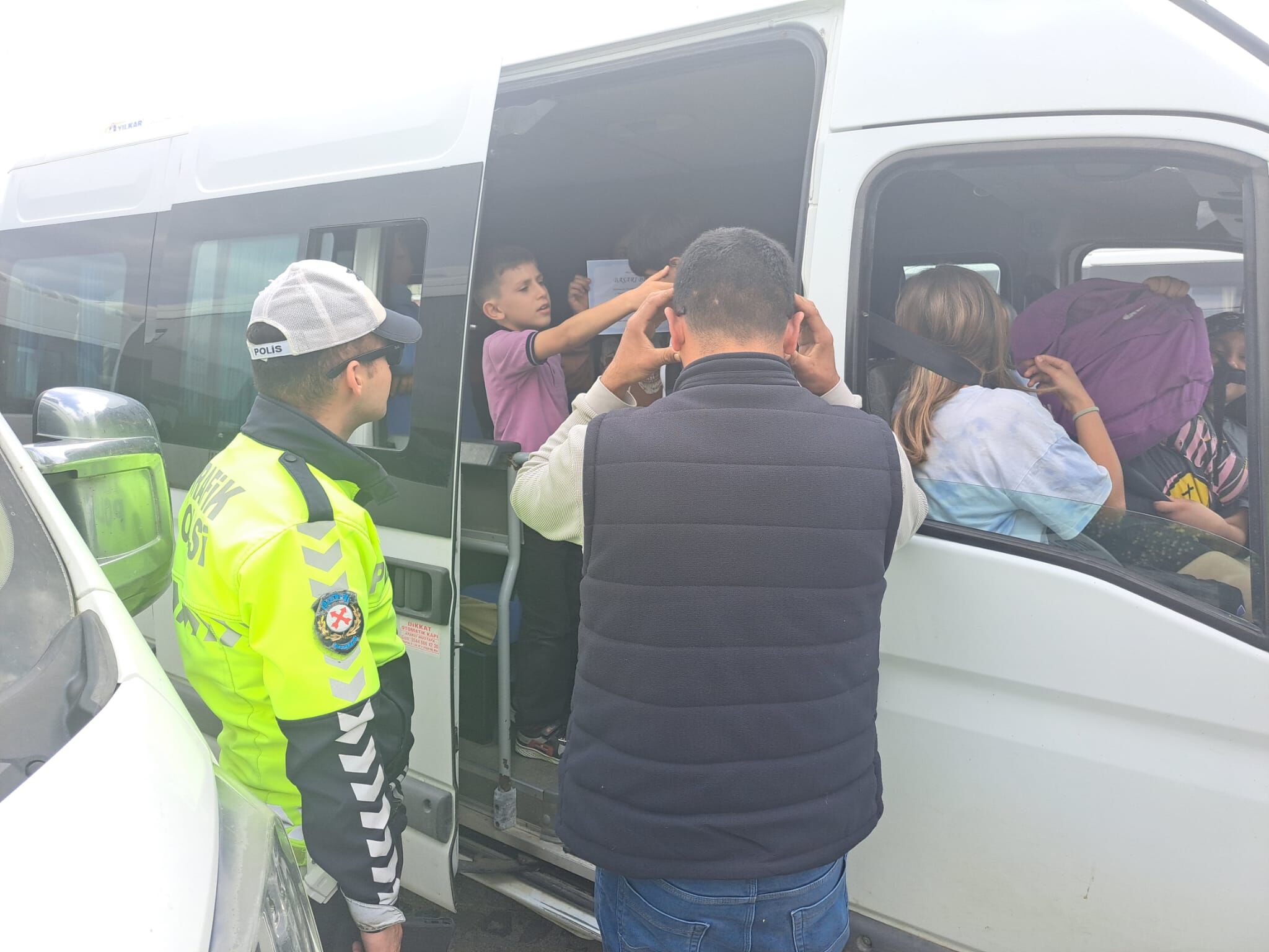 AA-20230417-30875971-30875966-DATCADA_POLIS_EKIPLERI_OKUL_CEVRELERI_VE_SERVISLERDE_DENETIM_YAPTI
