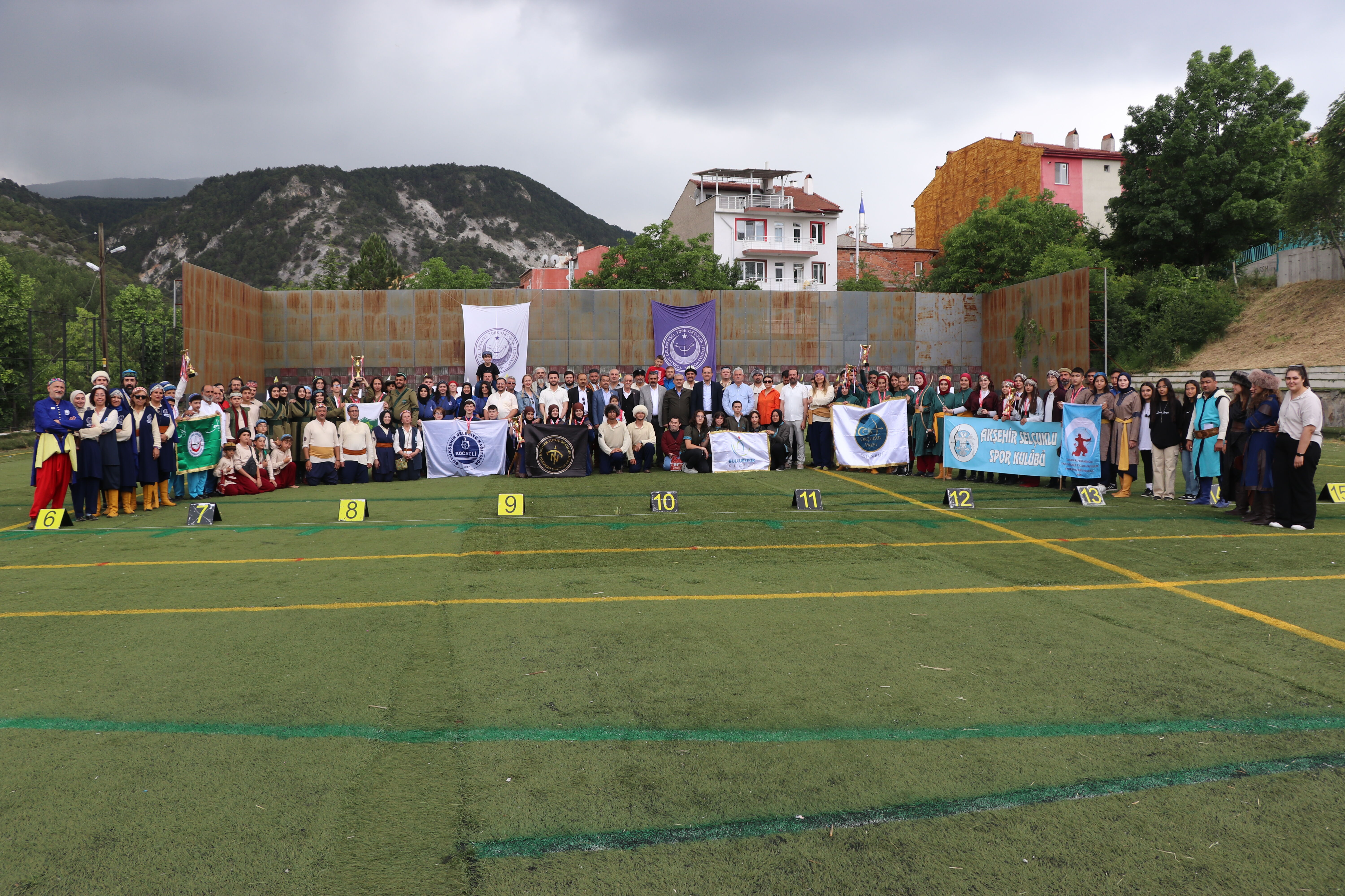 Geleneksel okçuluk sporcuları Hezar Dinari Kupası'nda yarıştı