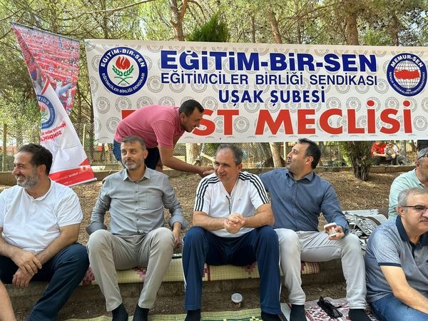 Uşak’taki öğretmenler yeni eğitim yılına dost meclisinde girdi
