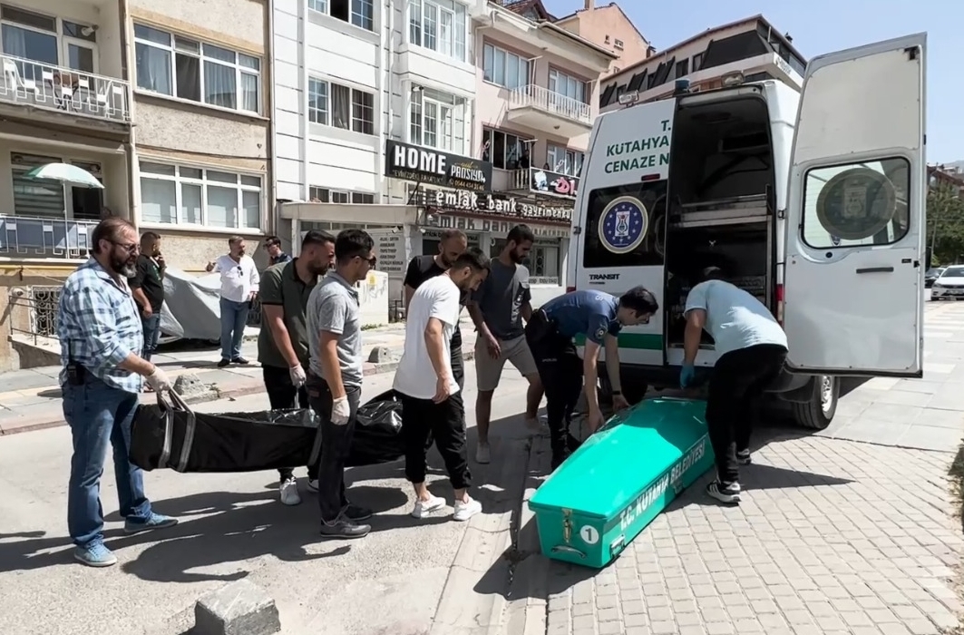 AA-20231013-32392681-32392679-KUTAHYADA_TEMMUZDA_EVINDE_CESEDI_BULUNAN_KISININ_DARBEDILEREK_OLDURULDUGU_ORTAYA_CIKTI-1