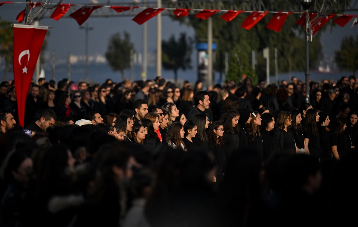 Büyük Önder Atatürk'ü anıyoruz