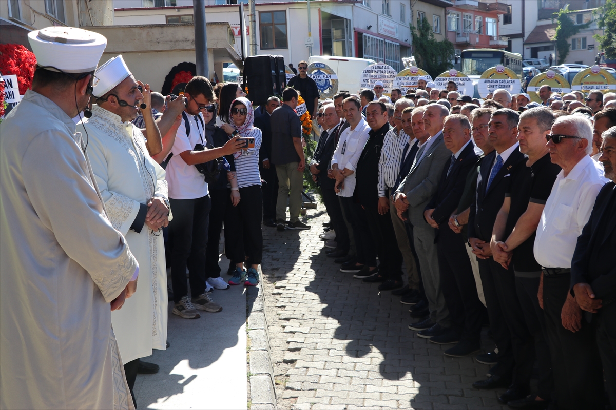 Aa 20240701 35024107 35024101 Gazeteci Ismail Kucukkayanin Annesinin Cenazesi Kutahyada Defnedildi (1)