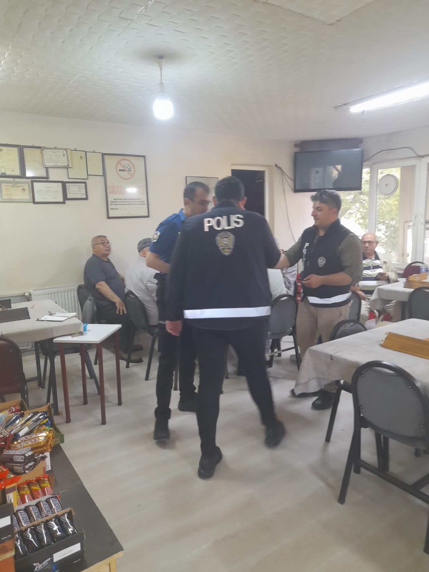 Polis-4