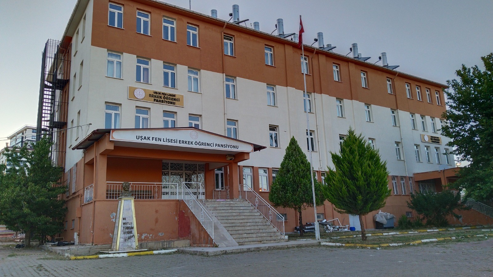 Uşak Fen1