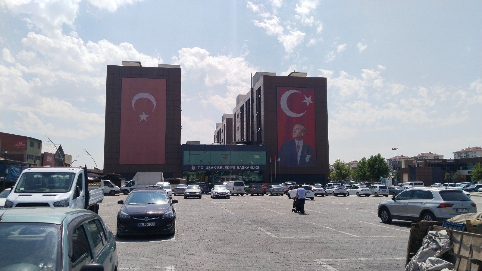 Uşak Belediyesi'nde operasyona konu olan gece kulübü çalışanları işten çıkarıldı!