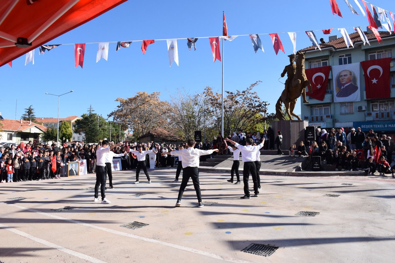 572785983 1270277718465724 3118785452077595834 N