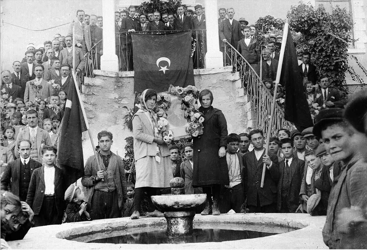 A A 20251028 39545342 39545340 M A N I S A D A C U M H U R I Y E T I N 102 Y I L I K U T L A N I Y O R