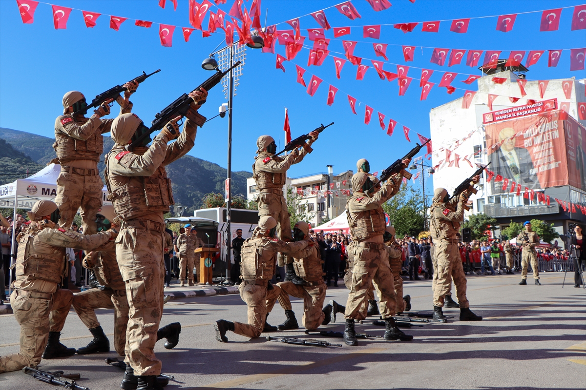 A A 20251029 39553359 39553357 I Z M I R V E C E V R E I L L E R D E 29 E K I M C U M H U R I Y E T B A Y R A M I K U T L A N I Y O R