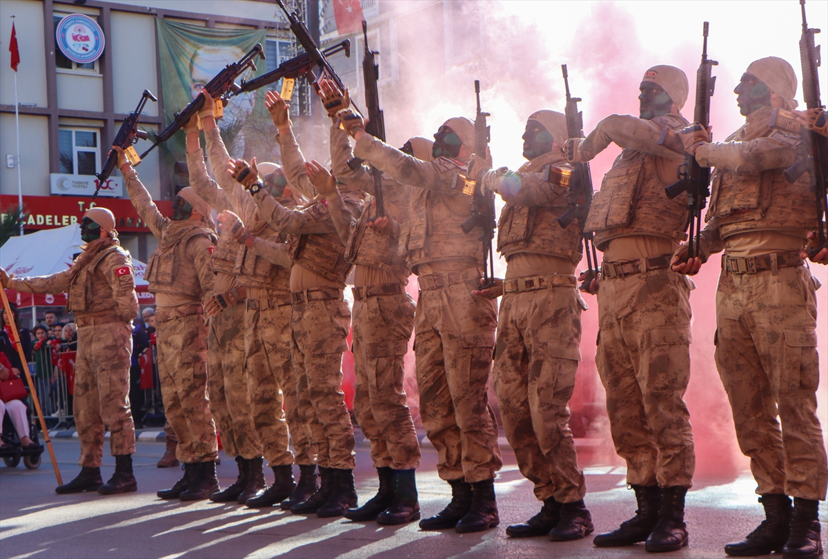 A A 20251029 39553359 39553358 I Z M I R V E C E V R E I L L E R D E 29 E K I M C U M H U R I Y E T B A Y R A M I K U T L A N I Y O R