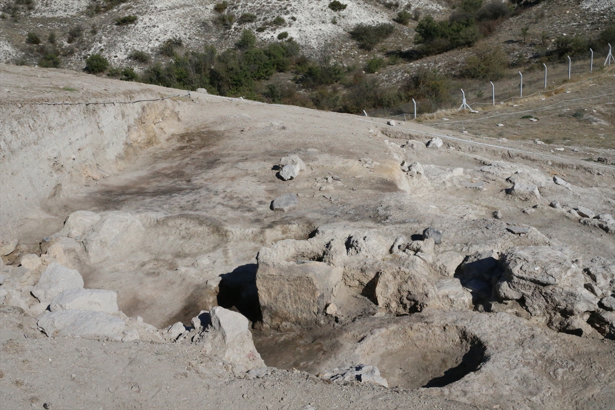 Eşme'nin komşusu Denizli Çal'da 4500 yıl önce yanan eve rastlandı