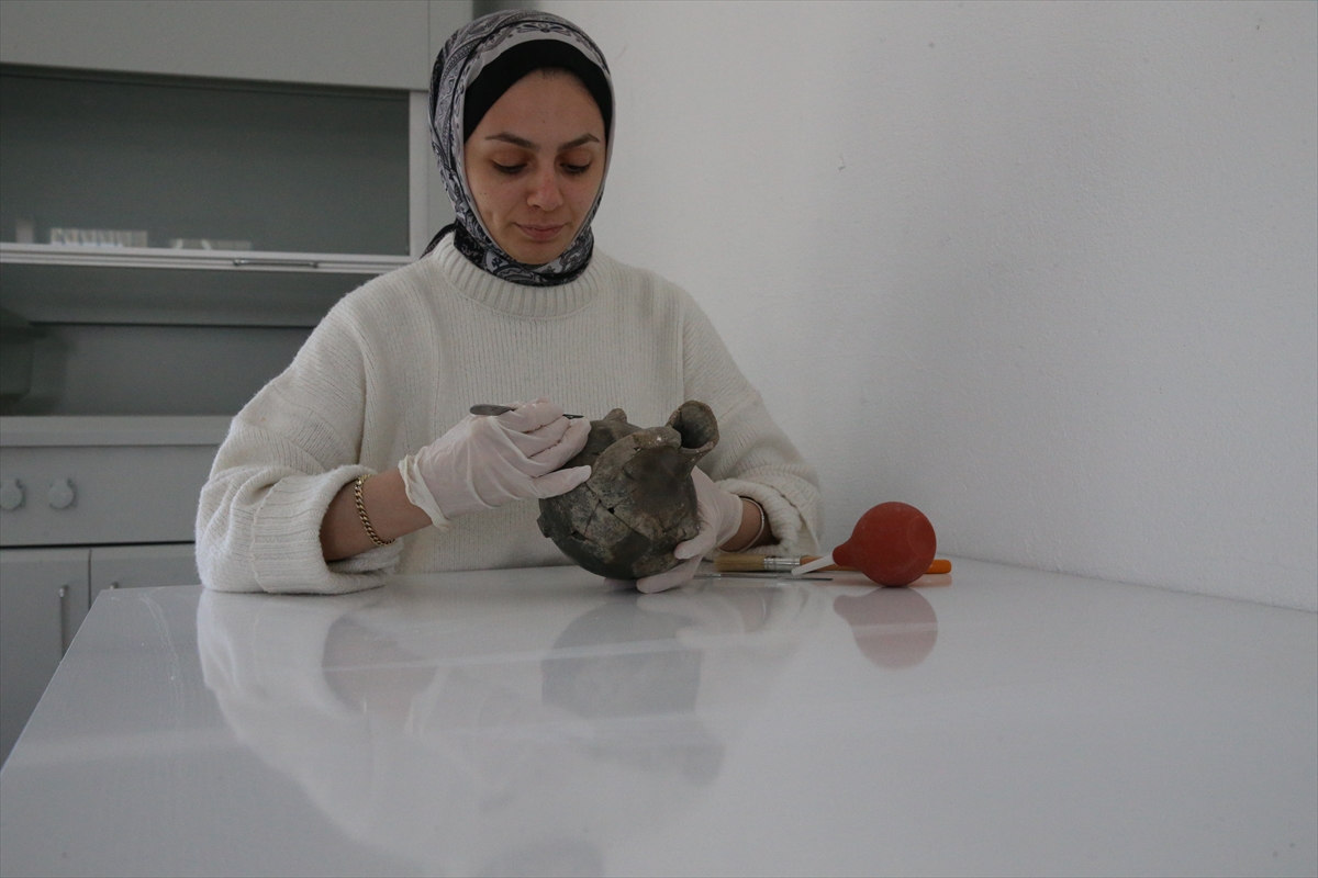 Eşme'nin komşusu Denizli Çal'da 4500 yıl önce yanan eve rastlandı