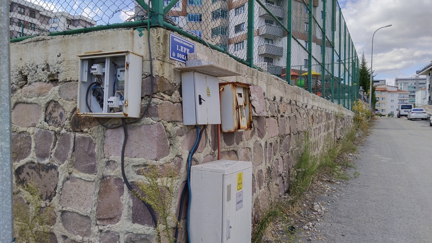 Kemalöz Efe Sokak Yol Elektrik Panosu Arsa Çöplük (3)