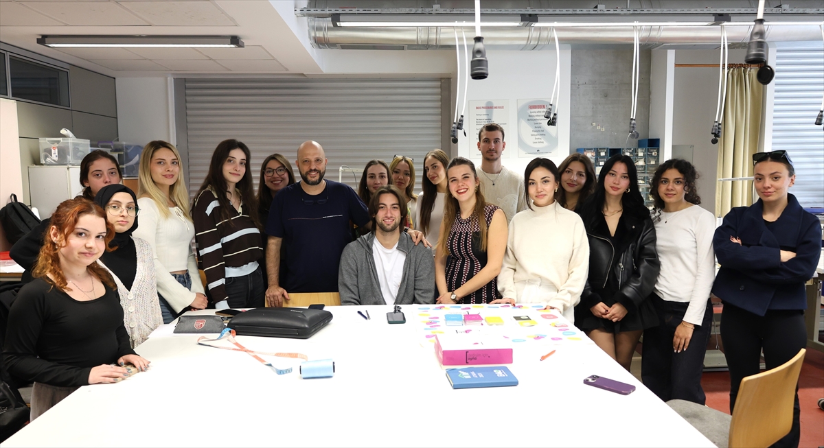 A A 20251102 39591774 39591772 I Z M I R D E U N I V E R S I T E O G R E N C I L E R I K E N T I N S O K A K L A R I N I Y A P A Y Z E K A Y L A T A B L O Y A D O N U S T U R D U