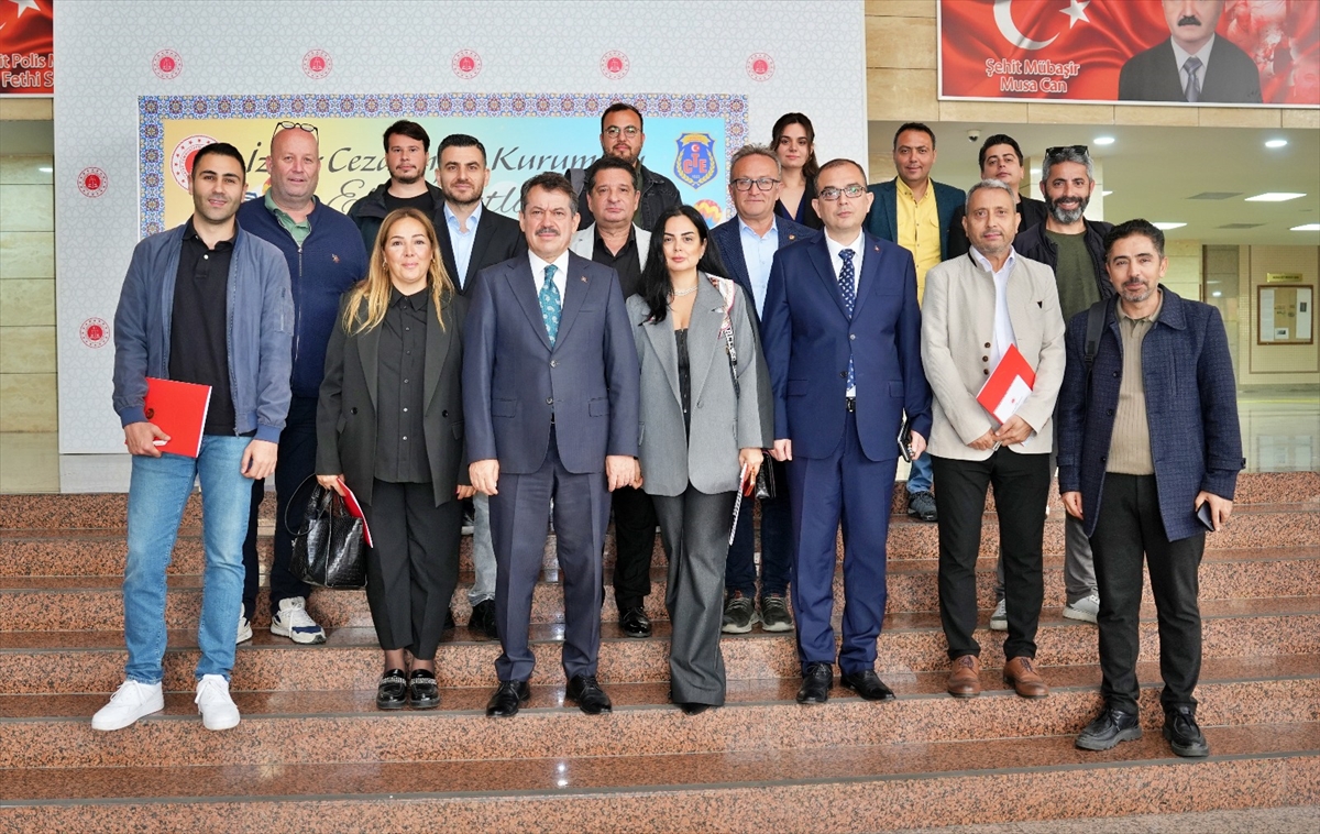 A A 20251105 39620745 39620744 I Z M I R C U M H U R I Y E T B A S S A V C I S I Y E L D A N G A Z E T E C I L E R L E B I R A R A Y A G E L D I