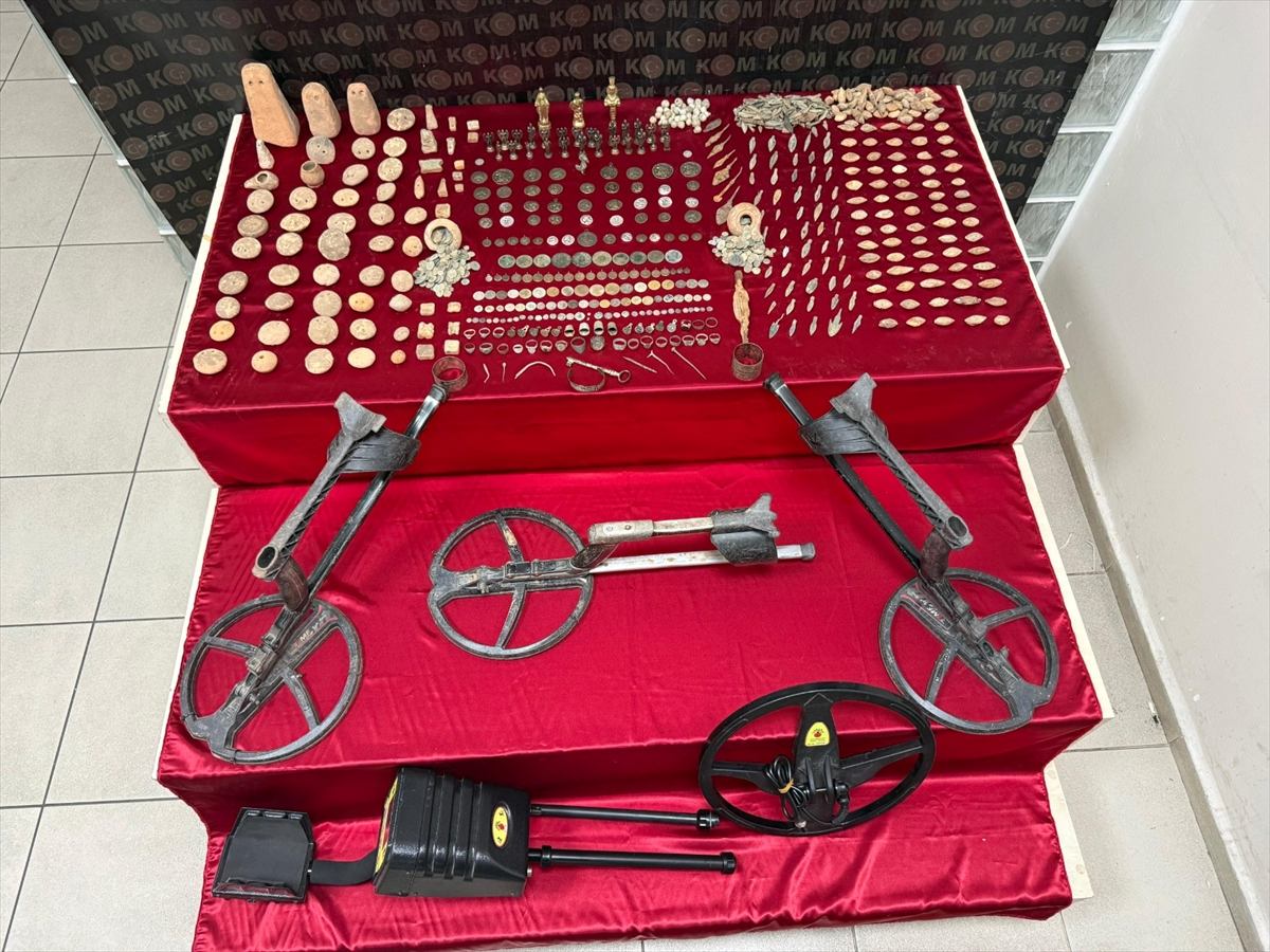 A A 20251105 39627630 39627629 I Z M I R D E T A R I H I E S E R O P E R A S Y O N U N D A 1142 O B J E E L E G E C I R I L D I