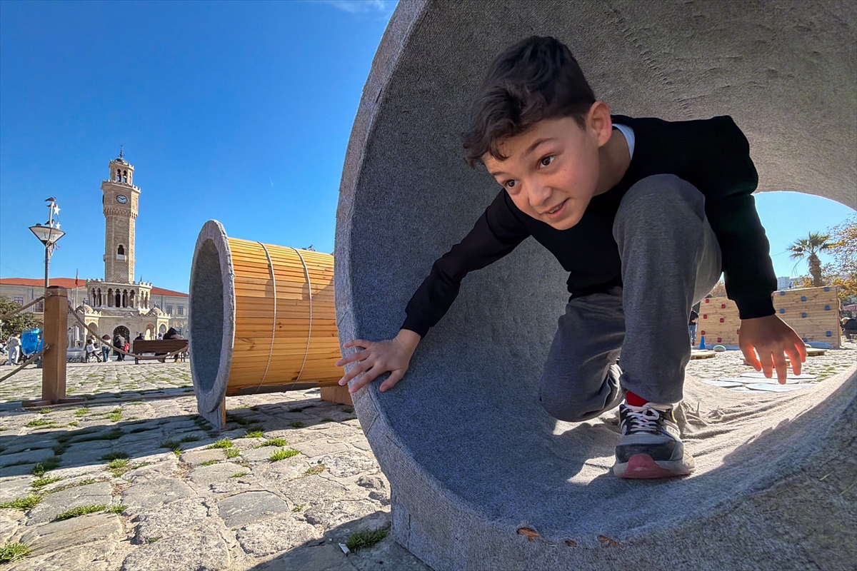 A A 20251125 39802193 39802159 G E L E N E K S E L O Y U N L A R T I R I I Z M I R D E G E C M I S I N O Y U N L A R I Y L A C O C U K L A R I S E V I N D I R D I