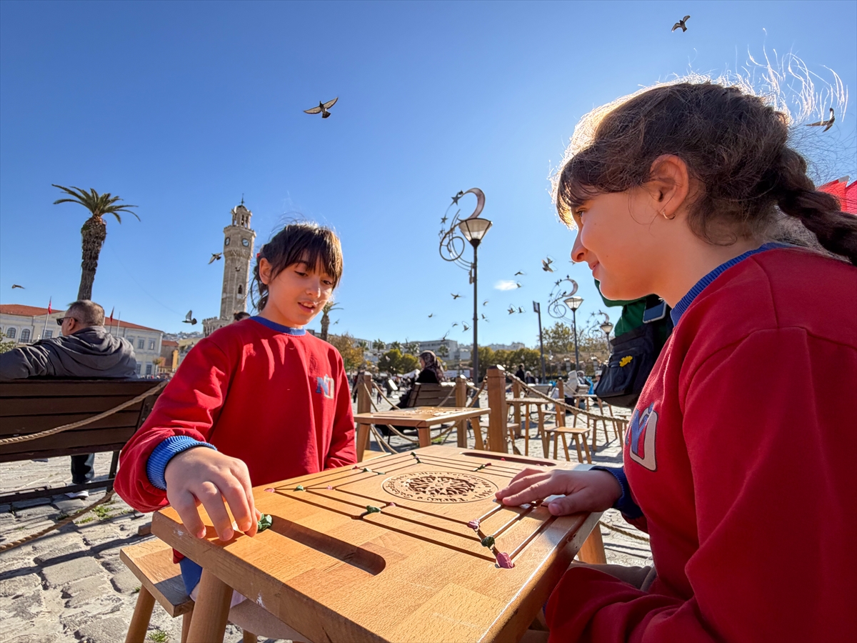 A A 20251125 39802193 39802172 G E L E N E K S E L O Y U N L A R T I R I I Z M I R D E G E C M I S I N O Y U N L A R I Y L A C O C U K L A R I S E V I N D I R D I