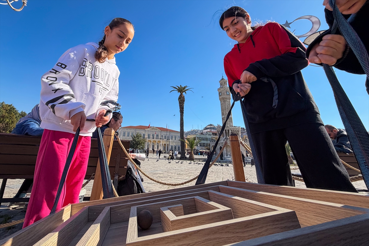 A A 20251125 39802193 39802181 G E L E N E K S E L O Y U N L A R T I R I I Z M I R D E G E C M I S I N O Y U N L A R I Y L A C O C U K L A R I S E V I N D I R D I