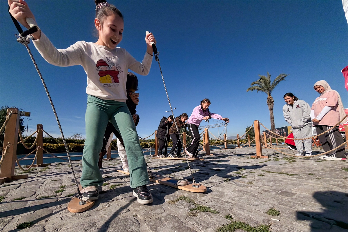 A A 20251125 39802193 39802187 G E L E N E K S E L O Y U N L A R T I R I I Z M I R D E G E C M I S I N O Y U N L A R I Y L A C O C U K L A R I S E V I N D I R D I