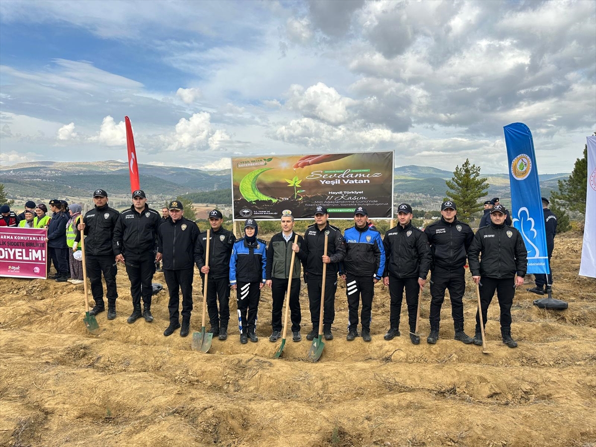 Aa 20251111 39679008 39679000 Usakta Milli Agaclandirma Gununde Fidan Dikildi (1)