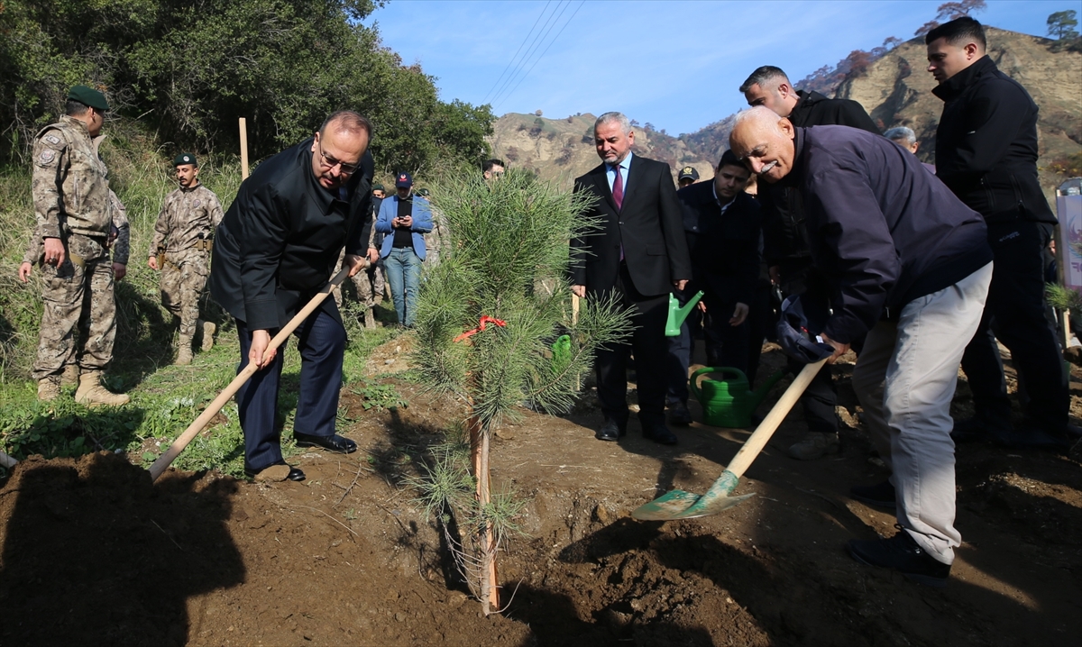 A A 20251202 39870447 39870439 A Y D I N D A S E H I T L E R I C I N F I D A N D I K I L D I