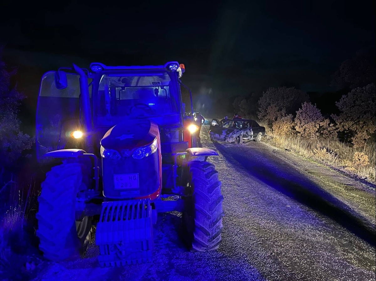 A A 20251204 39893088 39893087 U S A K T A T R A K T O R L E C A R P I S A N O T O M O B I L D E K I 3 K I S I Y A R A L A N D I