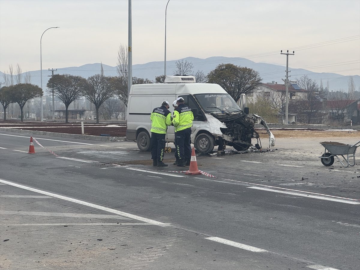 A A 20251205 39895869 39895865 A F Y O N K A R A H I S A R D A O G R E N C I S E R V I S A R A C I I L E K A M Y O N E T C A R P I S T I 14 K I S I Y A R A L A N D I