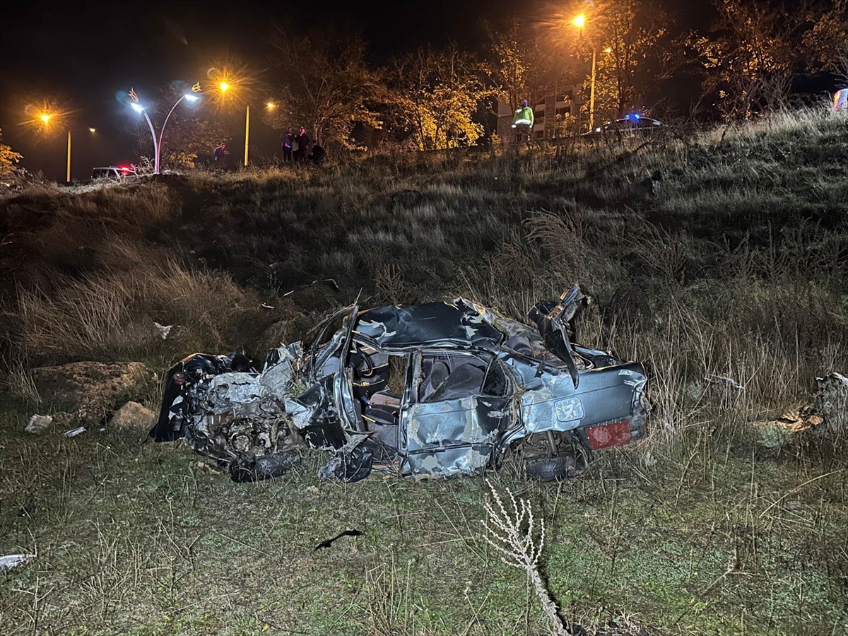 A A 20251206 39904684 39904683 U S A K T A S A R A M P O L E D E V R I L E N O T O M O B I L D E K I 2 K I S I O L D U 1 K I S I Y A R A L A N D I