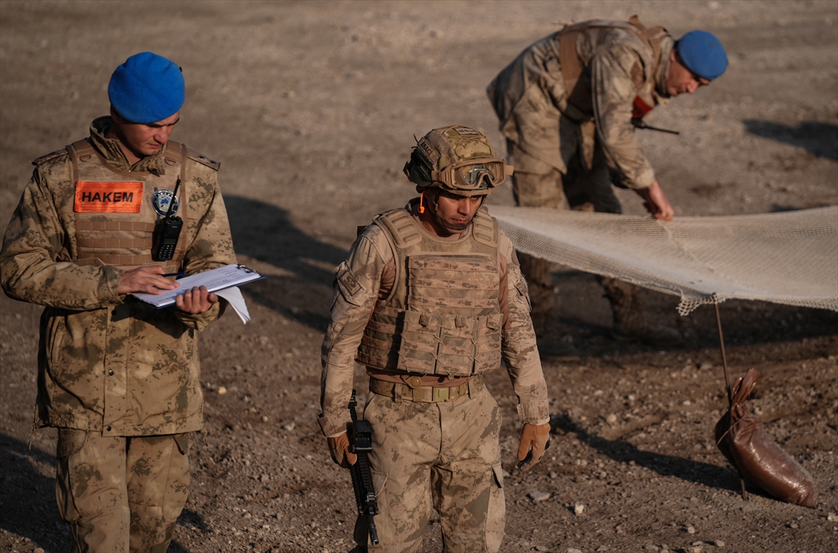 A A 20251224 40066409 40066380 J A N D A R M A K O M A N D O L A R I Z M I R D E G E R C E K L E S T I R I L E N S A V A S C I Y A R I S M A S I N D A M U C A D E L E E D I Y O R