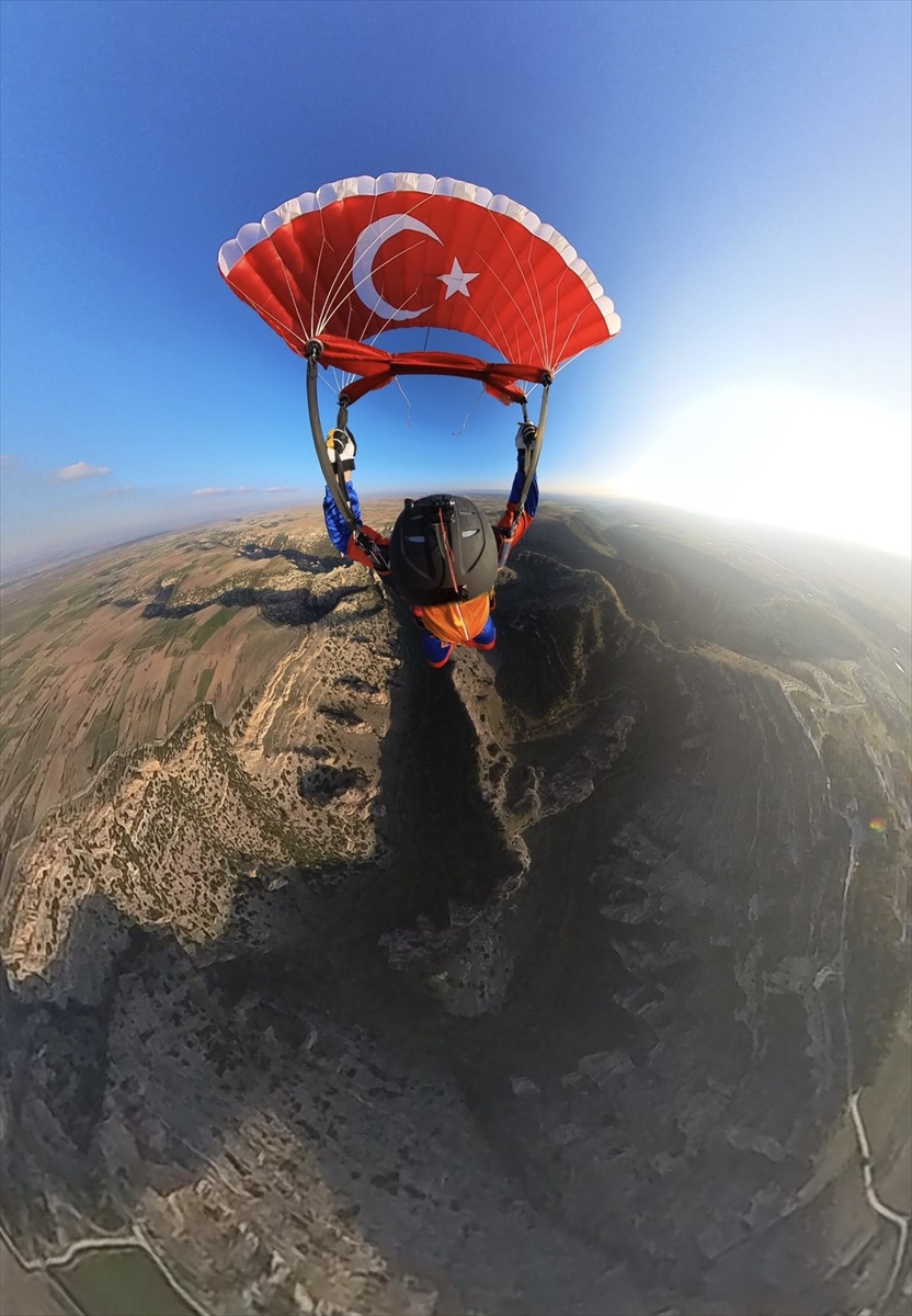 Aa 20251217 40004824 40004823 Usakta Serbest Parasut Pilotu Ulubey Kanyonuna Atladi (1)