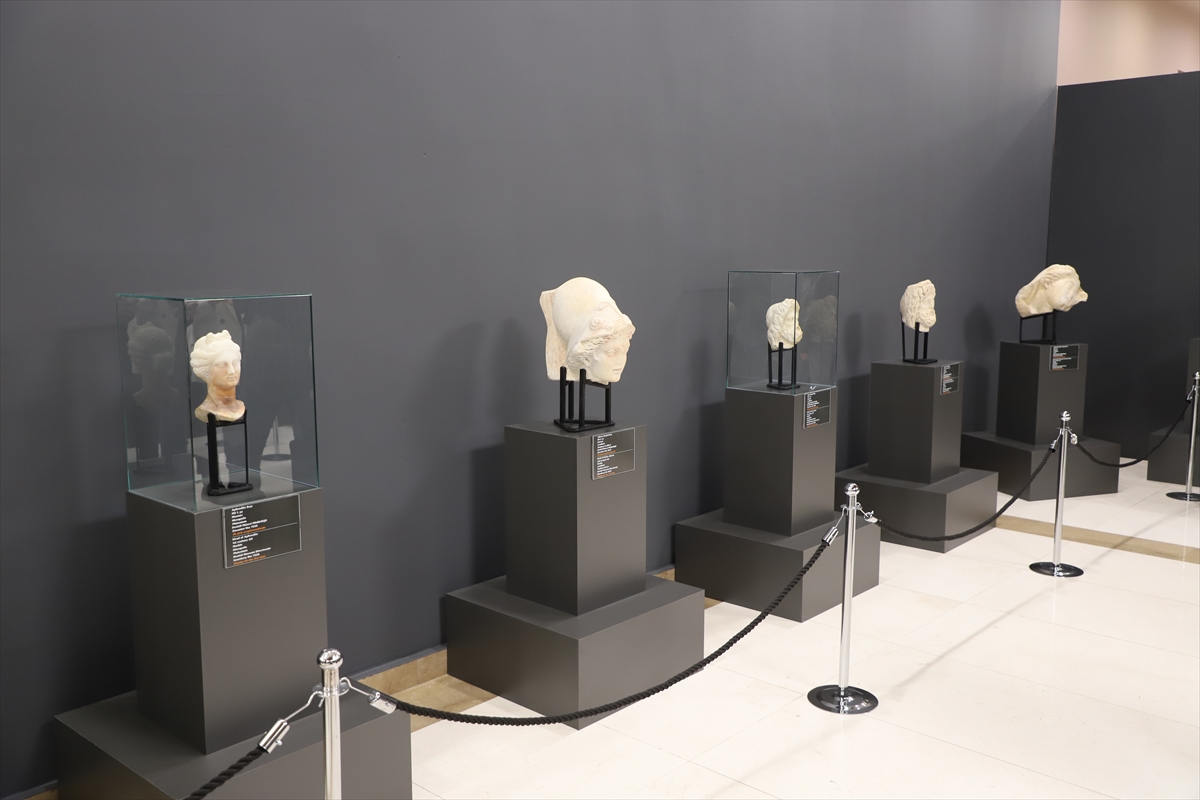 Aa 20251218 40018113 40018103 102 Yilda 102 Serginin Sonuncusu Lykosun Antik Yuzleri Denizlide Acildi (1)