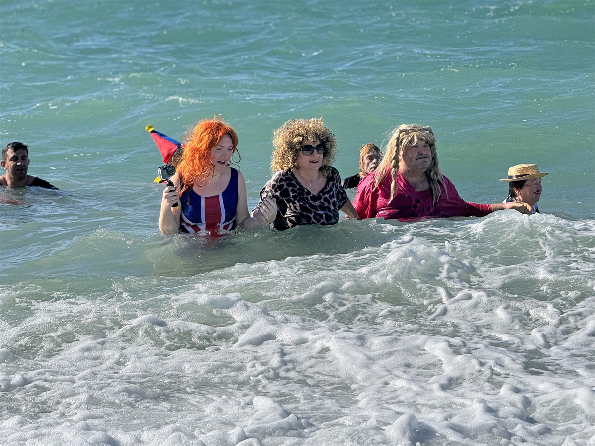 A A 20260101 40135734 40135729 F E T H I Y E D E B I R G R U P Y E N I Y I L I N I L K G U N U N D E K O S T U M L E R I Y L E D E N I Z E G I R D I