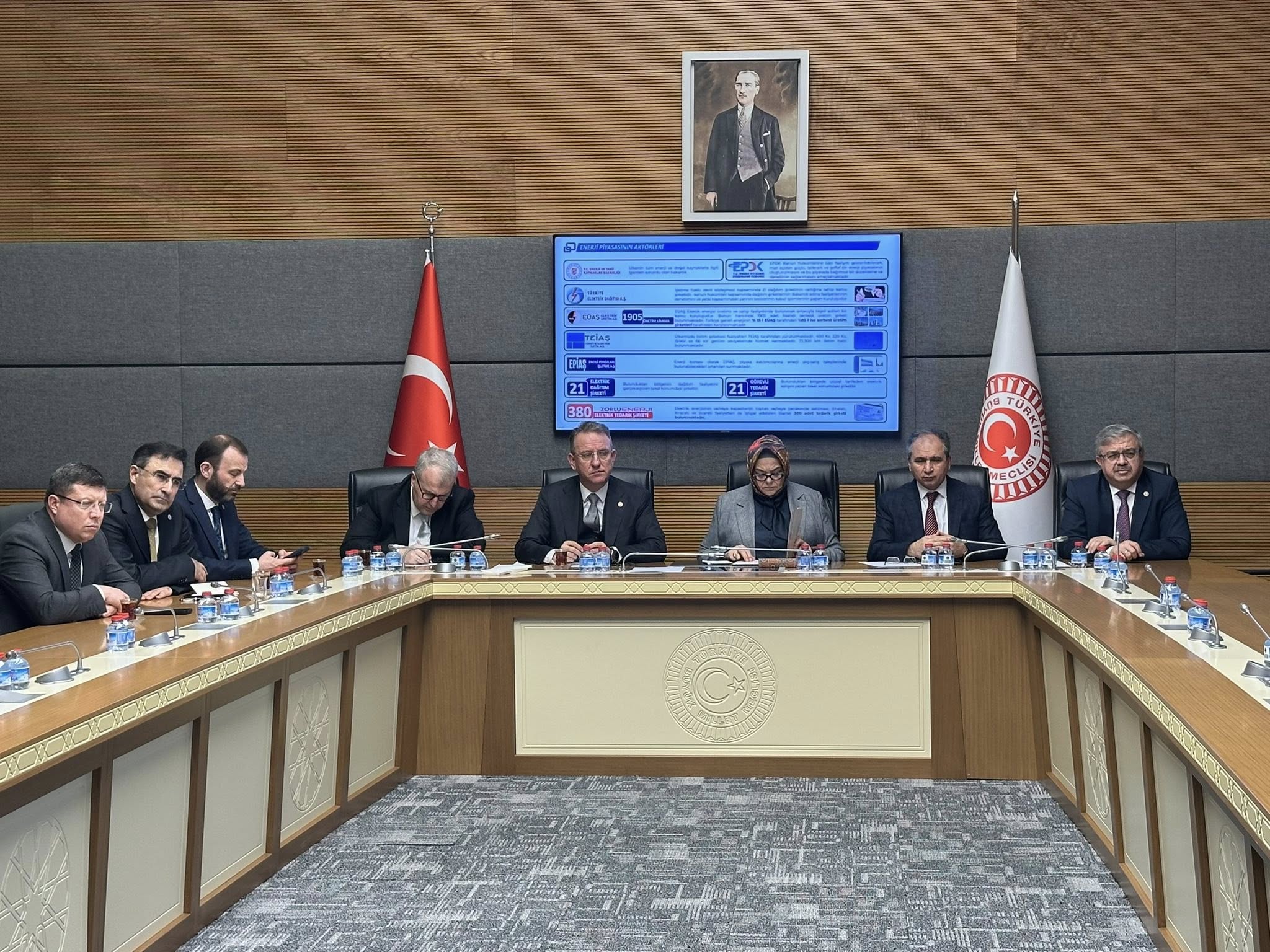 632829253 25937723412562238 7898785756109161505 N